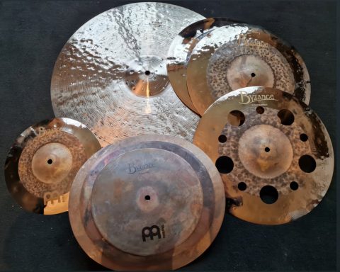 Meinl Becken in kreisförmiger Anordnung. Fabrikneu